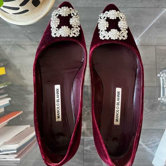 MANOLO BLAHNIK HANGISI FLAT IN BURGUNDY VELVET - Picture 5 of 10